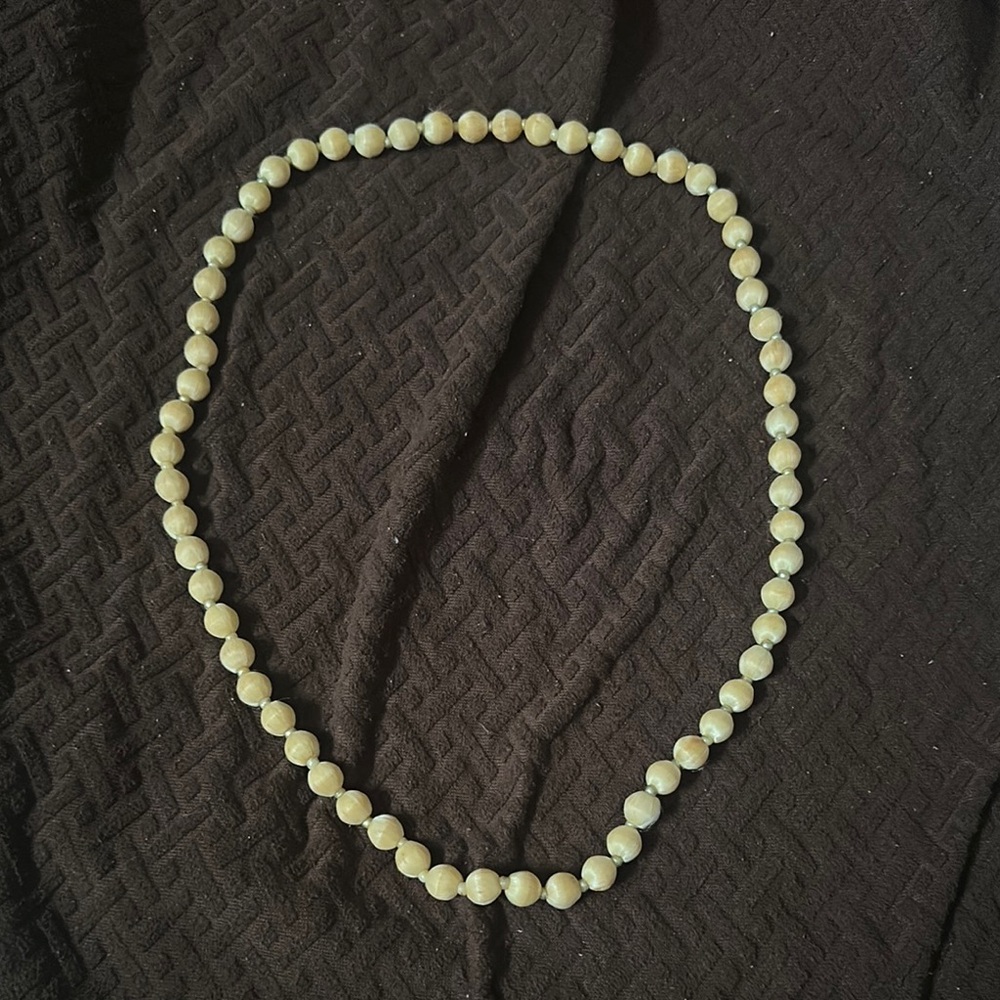 Elegant Cream Beaded Necklace